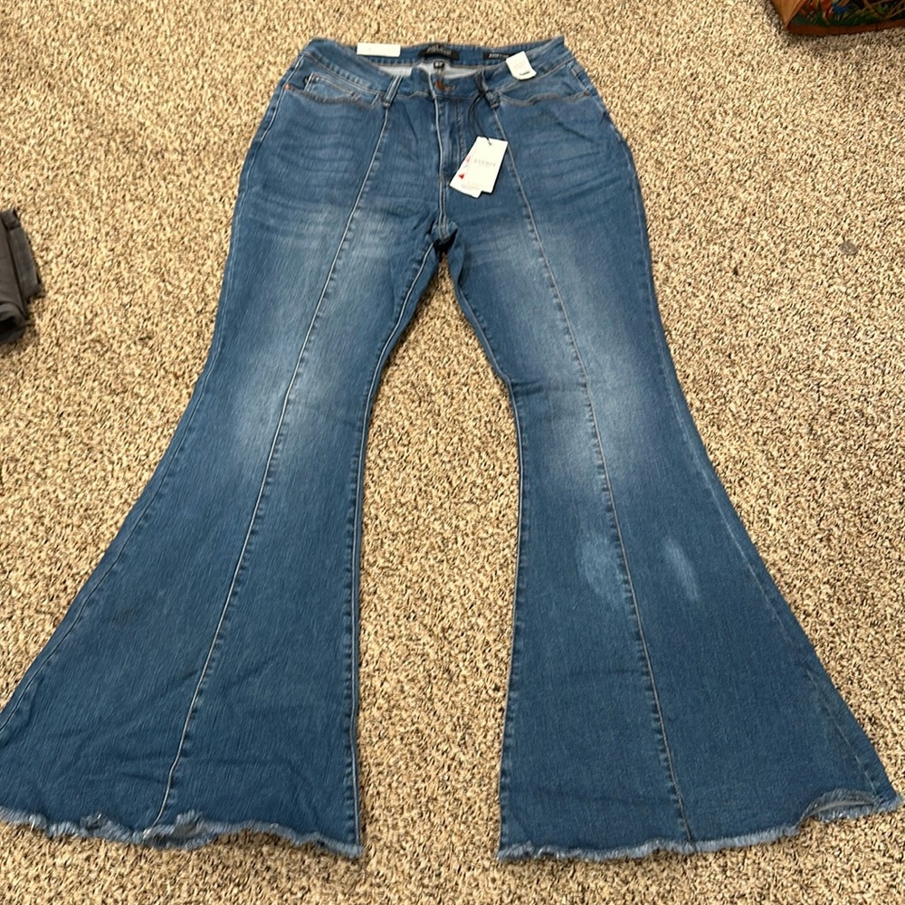 Judy blue super flare. Flawed, see pictures and details